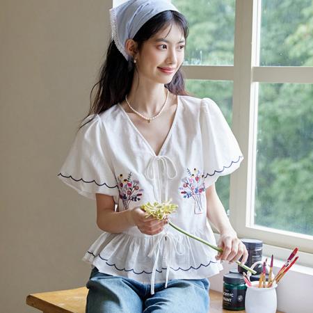 BY18570# 法式气质刺绣泡泡袖衬衫女夏季新款独特别致漂亮小衫百搭上衣 服裝批發女裝批發服飾貨源