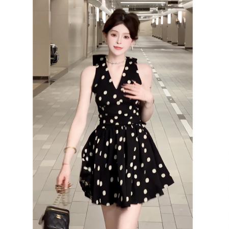 BY18571# 法式波点挂脖连衣裙女夏辣妹带胸垫收腰a字短裙绝美蝴蝶结仙女裙 服裝批發女裝批發服飾貨源