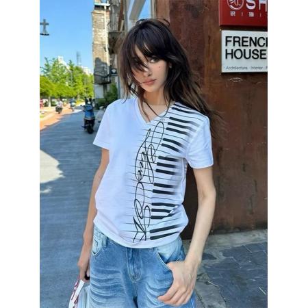 BY18576# 精棉复古琴键印花V领正肩短袖T恤女夏季新款辣妹修身显瘦白色上衣 服裝批發女裝批發服飾貨源