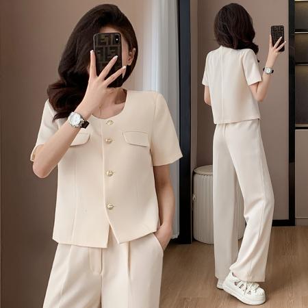 BY18619# 米色短袖西装套装女夏季新款无领设计感短款西服喇叭裤两件套 服裝批發女裝批發服飾貨源