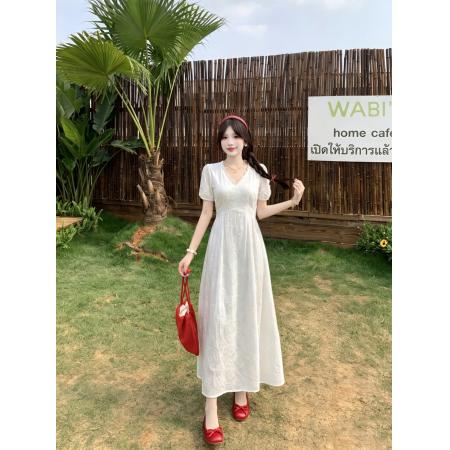 BY18636# 大码夏季阳光女孩V领刺绣镂空花花海边度假气质高腰连衣裙女 服裝批發女裝批發服飾貨源