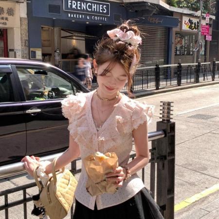 BY18670# 韩系蕾丝花边减龄上衣女春季流行单品新款上衣巨好看洋气上衣 服裝批發女裝批發服飾貨源