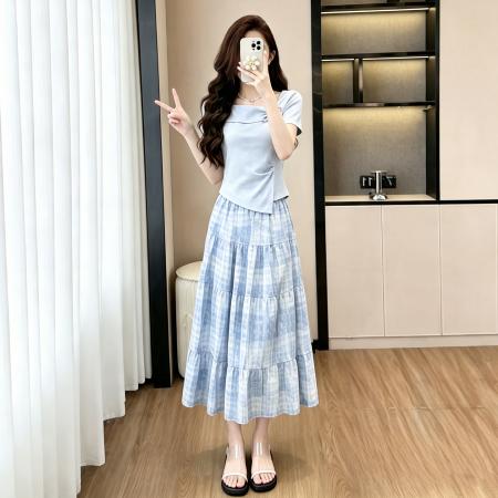 BY18673# 时尚套装女遮肉显瘦气质百搭设计感T恤加碎花半身裙两件套 服裝批發女裝批發服飾貨源