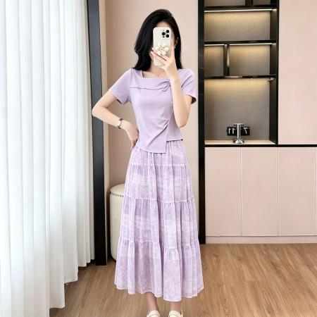 BY18673# 时尚套装女遮肉显瘦气质百搭设计感T恤加碎花半身裙两件套 服裝批發女裝批發服飾貨源