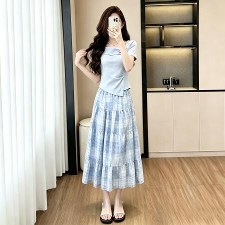 BY18673# 时尚套装女遮肉显瘦气质百搭设计感T恤加碎花半身裙两件套 服裝批發女裝批發服飾貨源