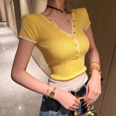 BY18705# 夏季新款时尚百搭设计感撞色拼接纽扣V领短袖针织上衣女 服裝批發女裝批發服飾貨源