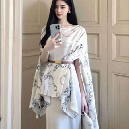 BY18839# 一整套入春穿搭复古斗篷披肩吊带连衣裙时尚两件套装高级感 服裝批發女裝批發服飾貨源