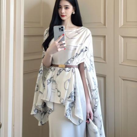 BY18839# 一整套入春穿搭复古斗篷披肩吊带连衣裙时尚两件套装高级感 服裝批發女裝批發服飾貨源