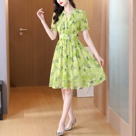 BY18885# 绿色法式V领印花连衣裙女夏季新款气质收腰短袖A字裙 服裝批發女裝批發服飾貨源