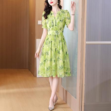 BY18885# 绿色法式V领印花连衣裙女夏季新款气质收腰短袖A字裙 服裝批發女裝批發服飾貨源