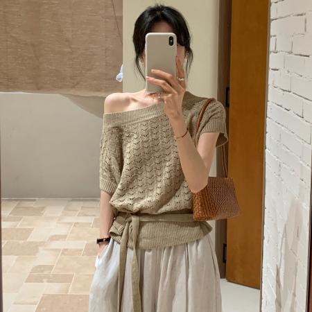 BY18917# 斜肩镂空针织衫女春新款设计感温柔系带收腰气质上衣 服裝批發女裝批發服飾貨源