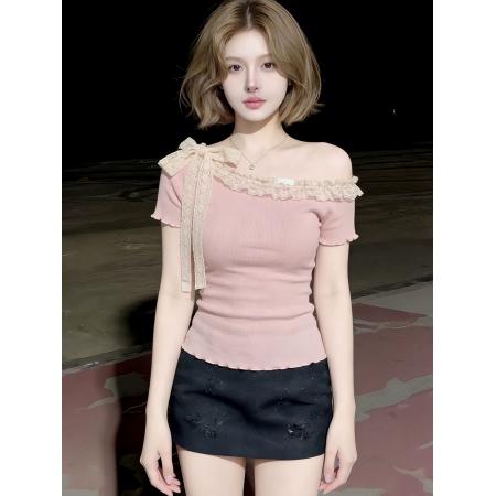 BY18921# 粉色蕾丝蝴蝶结斜肩短袖t恤女新款夏季设计感小众一字肩上衣 服裝批發女裝批發服飾貨源