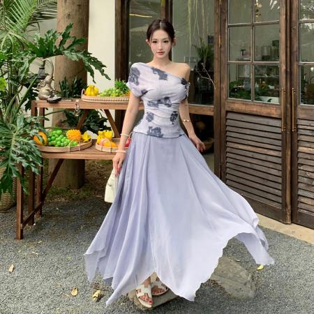 BY18937# 法式时尚一字领斜肩上衣印花T恤不规则大摆裙长裙套装女 服裝批發女裝批發服飾貨源