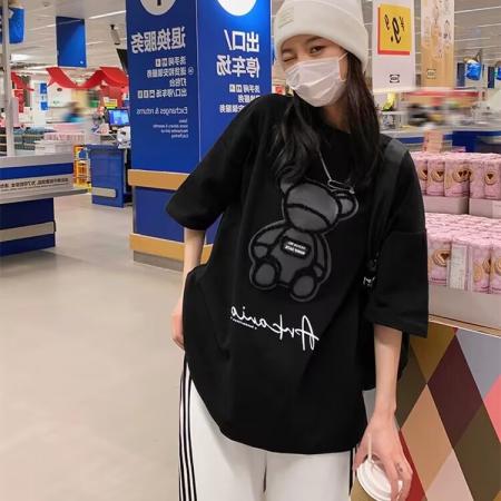 BY18982# 夏季新款宽松韩版洋气减龄显瘦小熊设计感上衣T恤女 服裝批發女裝批發服飾貨源