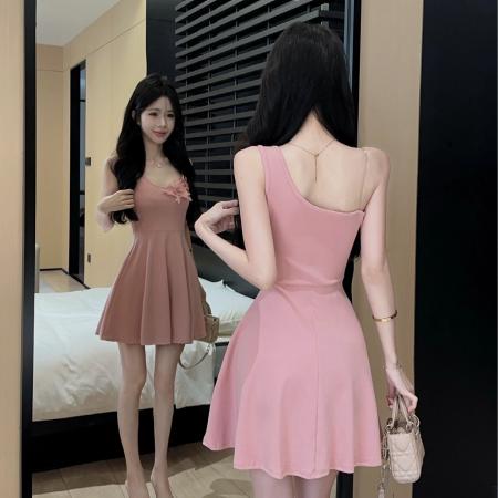 BY19019# 立体花朵单肩连衣裙女夏季新款收腰显瘦A字摆纯欲风短款裙 服裝批發女裝批發服飾貨源