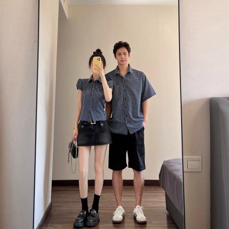 BY19031# 情侣装夏季设计感韩系复古蓝色格纹泡泡袖衬衫 服裝批發女裝批發服飾貨源