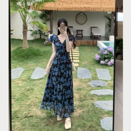 BY19267# 蓝雏菊碎花度假连衣裙V领收腰显瘦短袖欧若风大码女装长裙子 服裝批發女裝批發服飾貨源