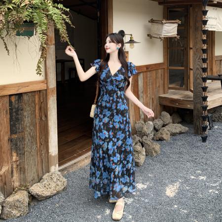 BY19267# 蓝雏菊碎花度假连衣裙V领收腰显瘦短袖欧若风大码女装长裙子 服裝批發女裝批發服飾貨源