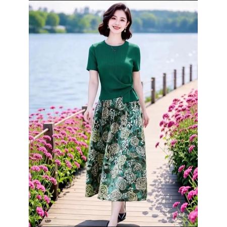 BY19284# 轻熟优雅不规则圆领针织短袖T恤+碎花A字裙两件套 服裝批發女裝批發服飾貨源
