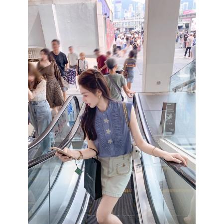 BY19476# 法式减龄度碎花印花假风抹胸背心女夏季新款百搭外穿修身花苞上衣 服裝批發女裝批發服飾貨源