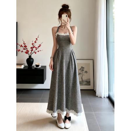 BY19630# 夏季新款时尚气质百搭显瘦格子挂脖连衣裙女收腰显瘦长裙潮 服裝批發女裝批發服飾貨源