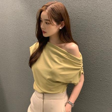 BY19724# 法式小众不规则斜肩爆款上衣女夏设计感时尚宽松露肩短袖T恤 服裝批發女裝批發服飾貨源