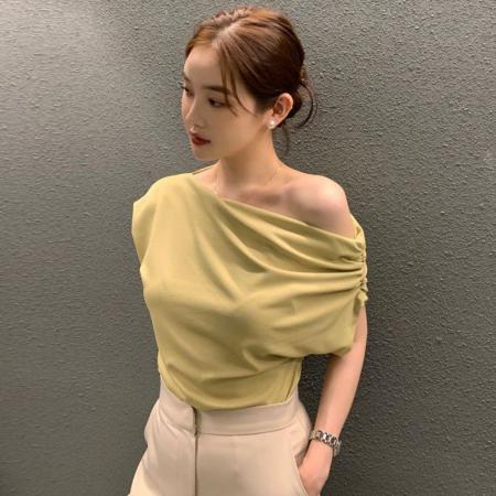 BY19724# 法式小众不规则斜肩爆款上衣女夏设计感时尚宽松露肩短袖T恤 服裝批發女裝批發服飾貨源