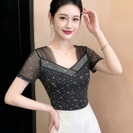 夏季新款短袖交叉V领网纱印花上衣女闪亮烫钻工艺优雅高弹柔软T恤 服裝批發女裝批發服飾貨源