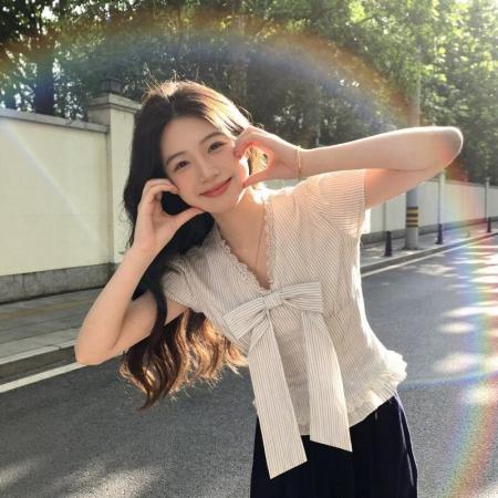法式蝴蝶结系带蕾丝花边v领短袖条纹衬衫女夏季别致绝美短款上衣 服裝批發女裝批發服飾貨源