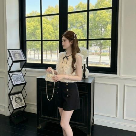新款女装淡人系韩版设计感小众上衣时尚高级短裤 服裝批發女裝批發服飾貨源