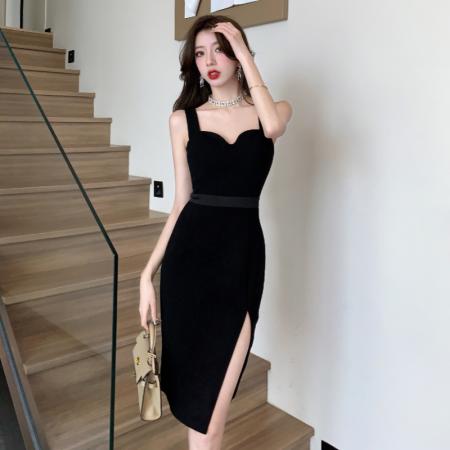 辣妹气质背带连衣裙设计感高腰斜开叉修身性感包臀小黑裙 服裝批發女裝批發服飾貨源