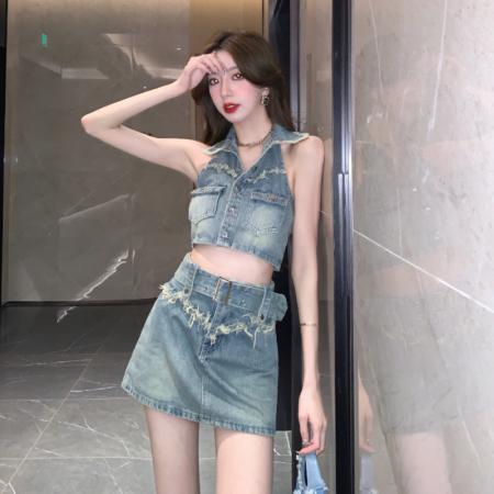 甜酷辣妹牛仔套装女性感挂脖背心高腰半身短裙炸街两件套 服裝批發女裝批發服飾貨源