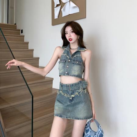 甜酷辣妹牛仔套装女性感挂脖背心高腰半身短裙炸街两件套 服裝批發女裝批發服飾貨源