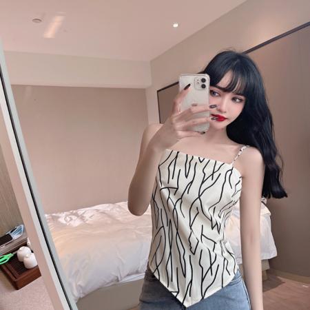 纯欲辣妹吊带背心女设计感绝美外穿肚兜修身美背内搭上衣 服裝批發女裝批發服飾貨源