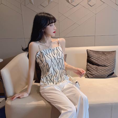 纯欲辣妹吊带背心女设计感绝美外穿肚兜修身美背内搭上衣 服裝批發女裝批發服飾貨源