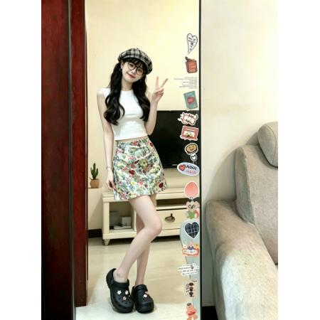 独特设计感漂亮套装女新款巨好看白色上衣碎花短裙两件套 服裝批發女裝批發服飾貨源