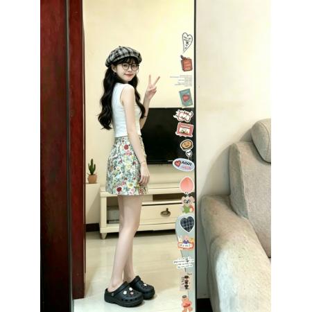 独特设计感漂亮套装女新款巨好看白色上衣碎花短裙两件套 服裝批發女裝批發服飾貨源