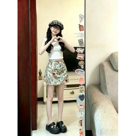 独特设计感漂亮套装女新款巨好看白色上衣碎花短裙两件套 服裝批發女裝批發服飾貨源