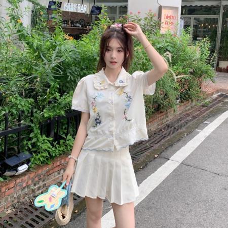 BY20354# 复古甜美碎花刺绣娃娃领衬衫女夏季新款设计感别致短袖上衣  服裝批發女裝批發服飾貨源