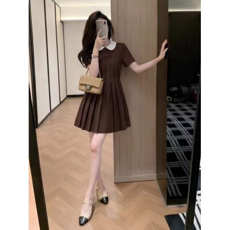 BY20374# 夏季新款学院风娃娃领百褶连衣裙女大码款咖啡色显瘦气质短裙  服裝批發女裝批發服飾貨源