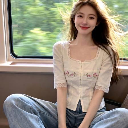 BY20463# 独特甜美蕾丝花边绣花白色衬衫女夏季超好看温柔减龄上衣  服裝批發女裝批發服飾貨源