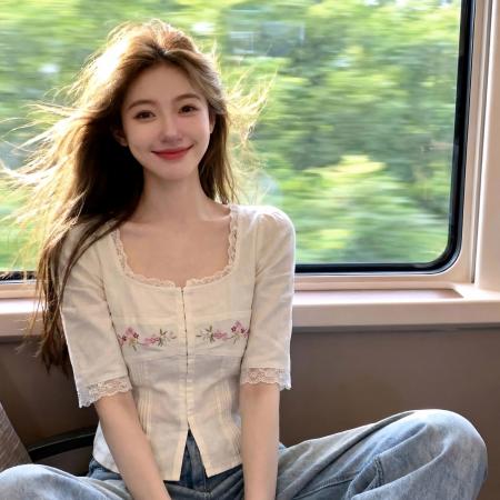 BY20463# 独特甜美蕾丝花边绣花白色衬衫女夏季超好看温柔减龄上衣  服裝批發女裝批發服飾貨源