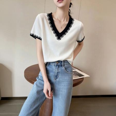 撞色V领冰丝短袖针织衫女夏新款白色上衣气质小众设计感纽扣  服裝批發女裝批發服飾貨源