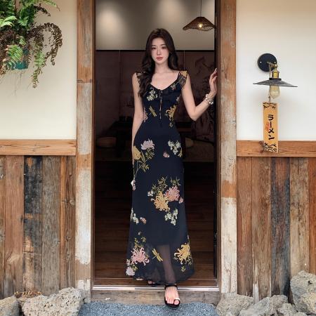 碎花黑色v领裙金盏绮梦法式复古印花吊带连衣裙女夏度假长裙  服裝批發女裝批發服飾貨源