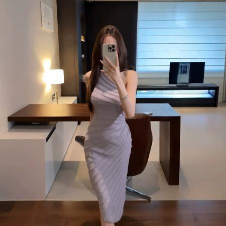 纯欲风性感斜肩紫色连衣裙女夏季新款设计感小众收腰显瘦包臀长裙 服裝批發女裝批發服飾貨源