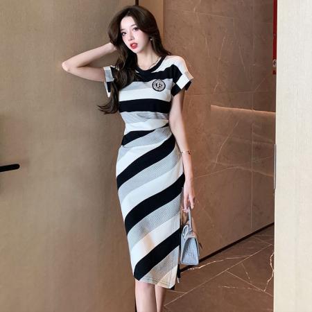 高级女装短袖中长款针织条纹连衣裙女夏季设计感小众修身过膝裙子 服裝批發女裝批發服飾貨源