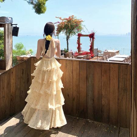 BY20686# 法式度假风黄色印花挂脖雪纺蛋糕长裙女V领连衣裙 服裝批發女裝批發服飾貨源