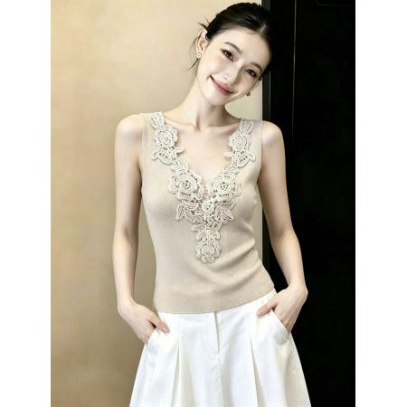 BY20837# 高级感V领卡其色温柔内搭春夏氛围百搭花边背心上衣chic  服裝批發女裝批發服飾貨源
