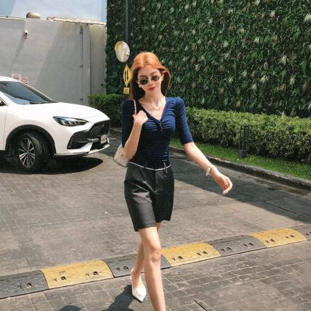 BY20926# 李婉君麻花T90天丝纯欲v领中袖女天丝麻花扭结“显胸大”上衣  服裝批發女裝批發服飾貨源