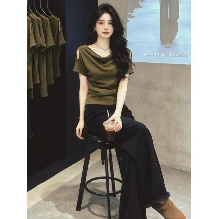 BY20947# 墨绿色荡领简约露肩修身短袖T恤女夏季显瘦减龄休闲洋气上衣  服裝批發女裝批發服飾貨源